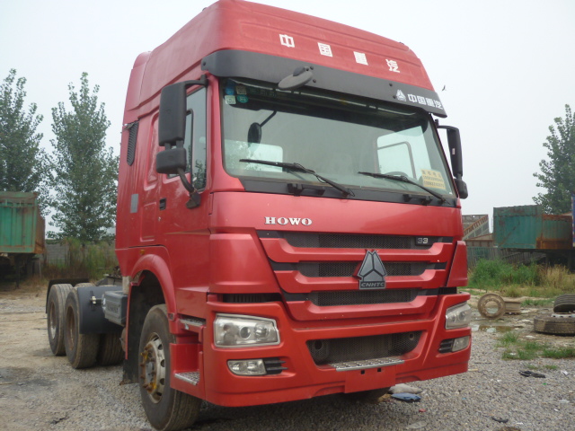 二手豪沃375雙驅336后雙拖牽引車拖頭掛車 專用汽車領域的可靠選擇